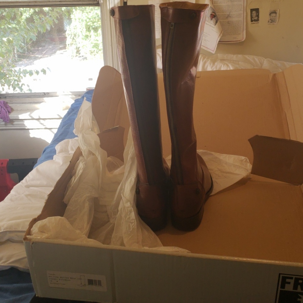 Boots - Picture 2 of 3